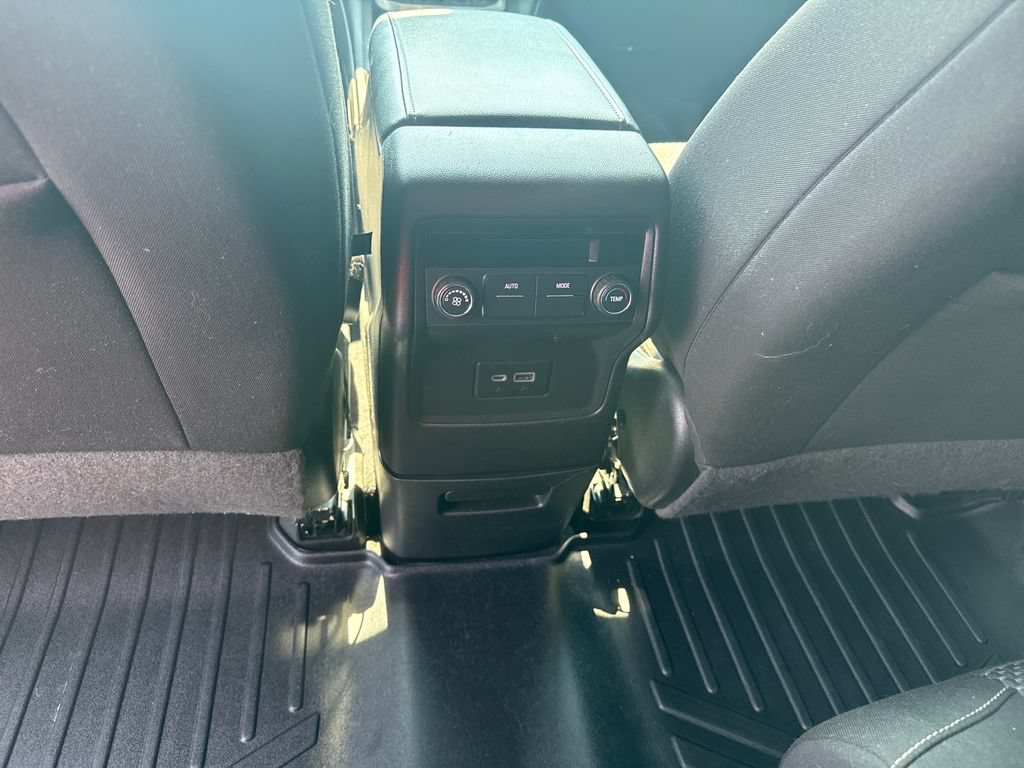 Used 2021 GMC Acadia SLE FWD image 37