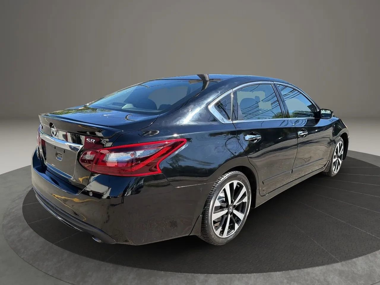 Used 2018 Nissan Altima 2.5 SR FWD image 5