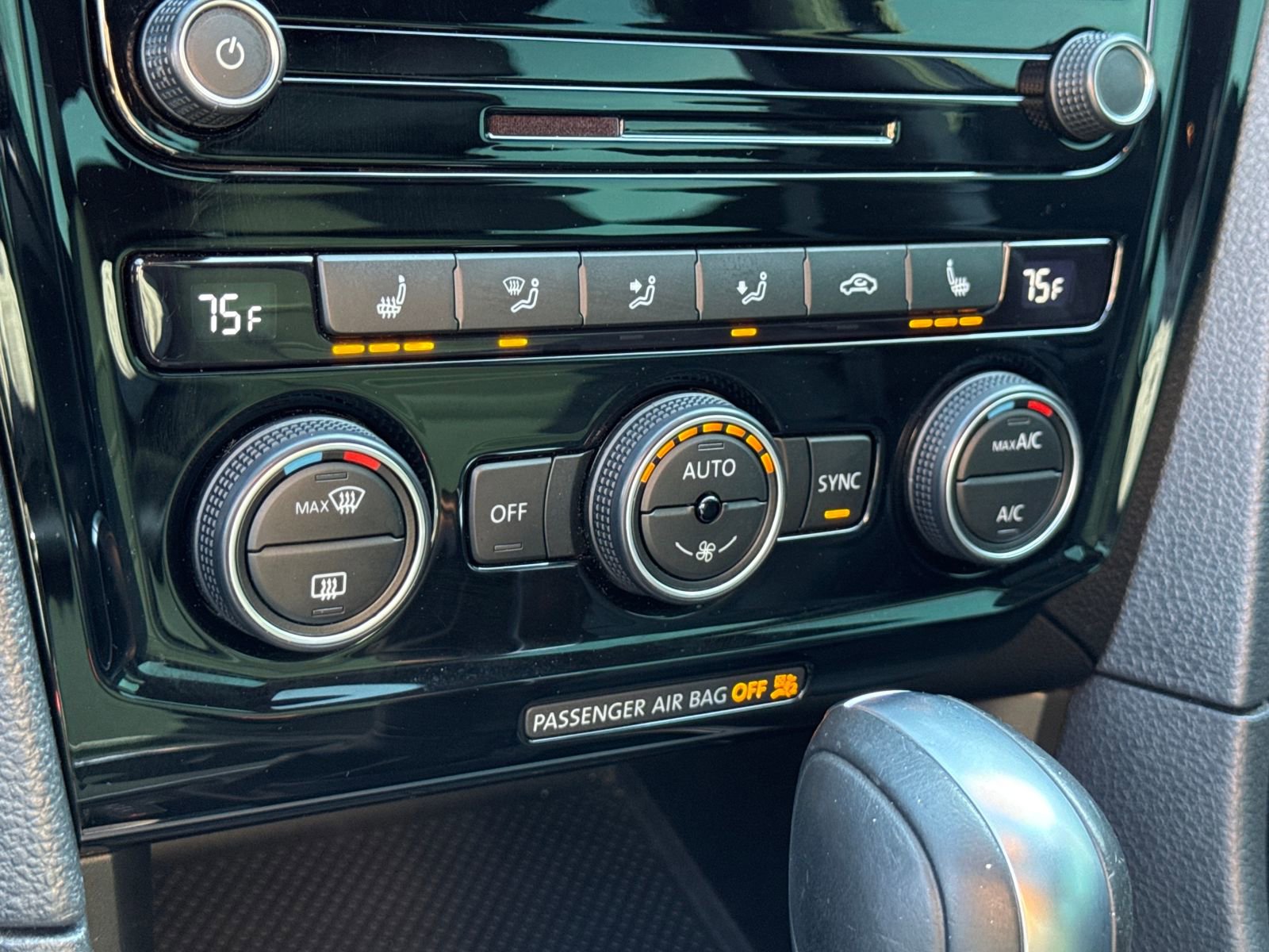 Certified 2022 Volkswagen Passat 2.0T R-Line image 29