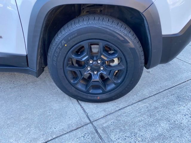 Used 2022 Jeep Cherokee Trailhawk w/ Technology Group B image 27