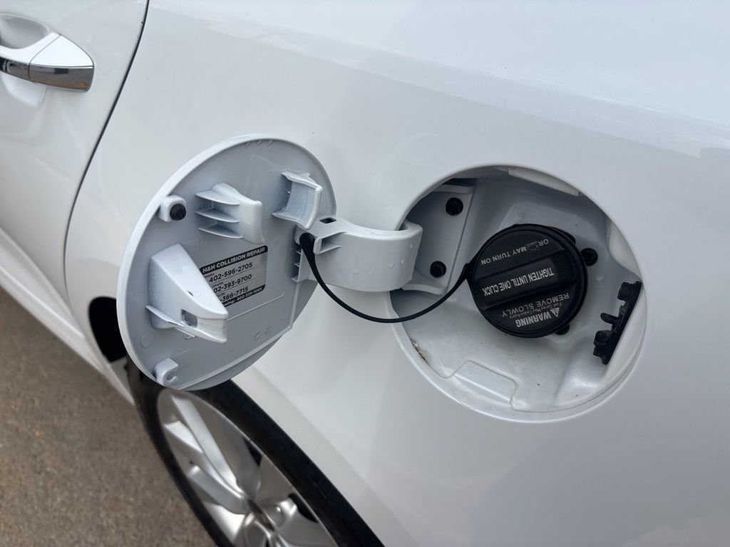 Used 2017 Kia Optima EX w/ Premium Package image 12