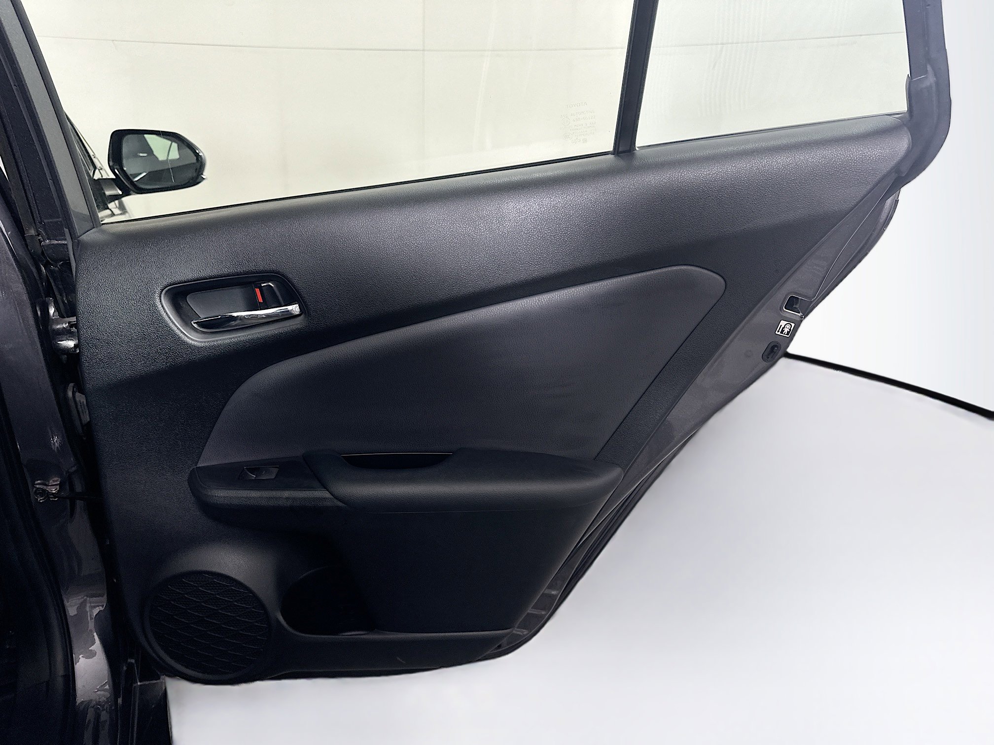 Used 2019 Toyota Prius Prime Premium FWD image 28