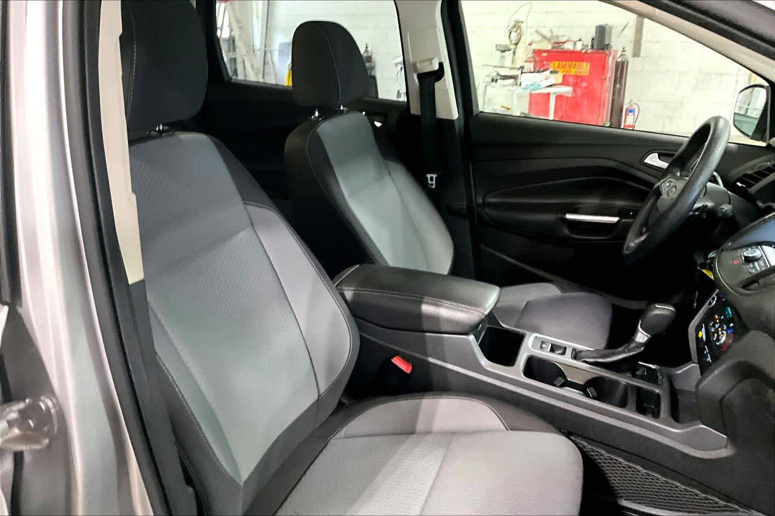 Used 2017 Ford Escape SE w/ Equipment Group 201A AWD/4WD image 9