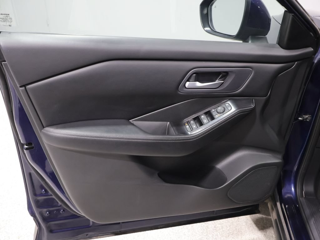 Used 2024 Nissan Rogue SV AWD/4WD image 13