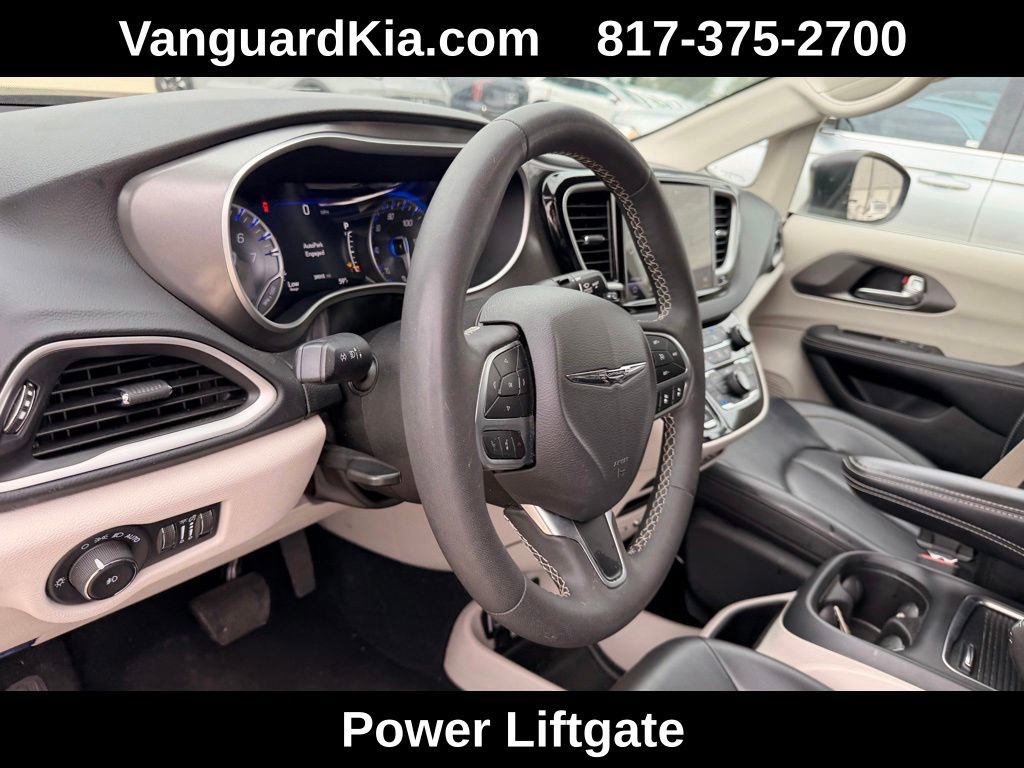 Used 2023 Chrysler Pacifica Touring-L FWD image 14
