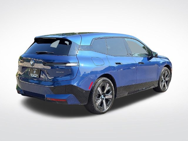Used 2024 BMW iX xDrive50 w/ Sport Package AWD/4WD image 7