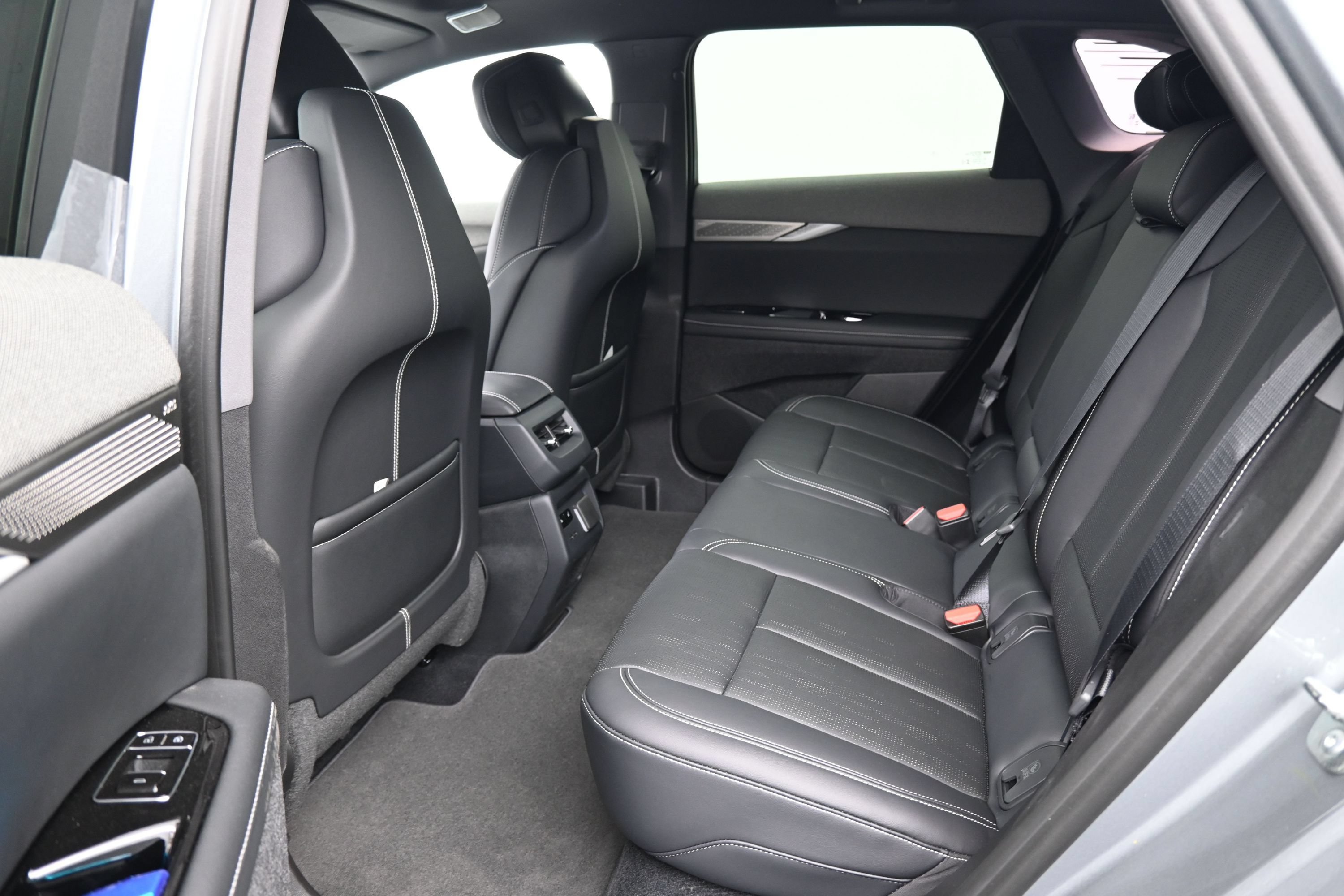 New 2026 Cadillac Optiq Sport 2 w/ LPO, Floor Liner Package AWD/4WD image 10