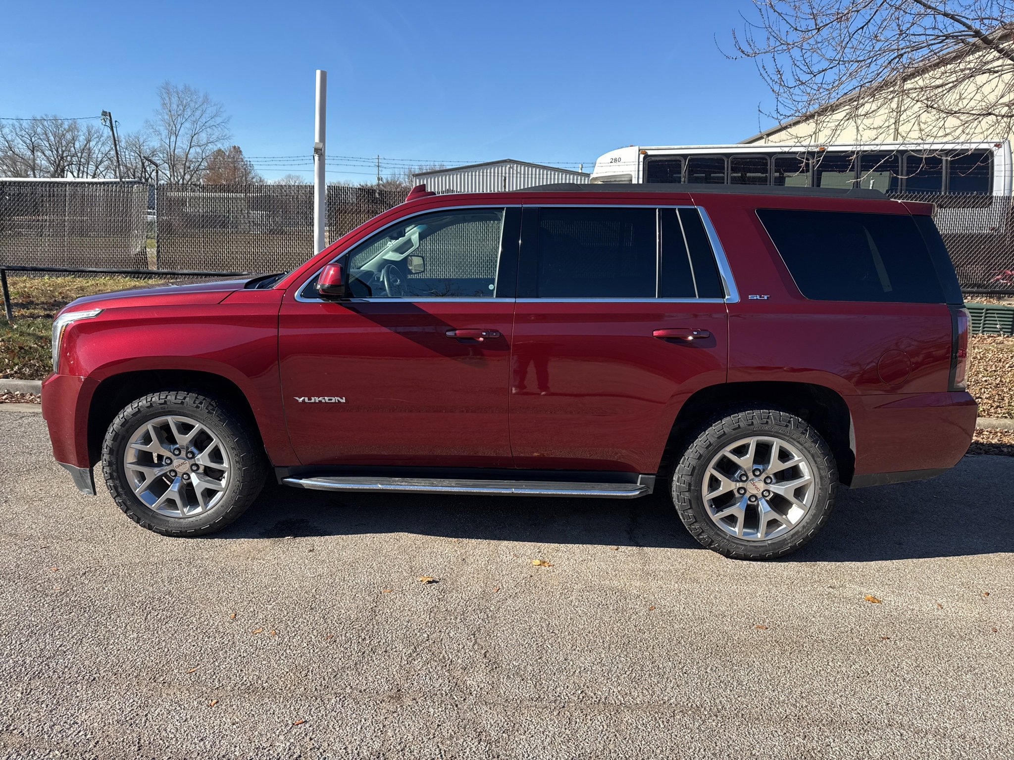Used 2017 GMC Yukon SLT w/ HD Trailering Package image 9