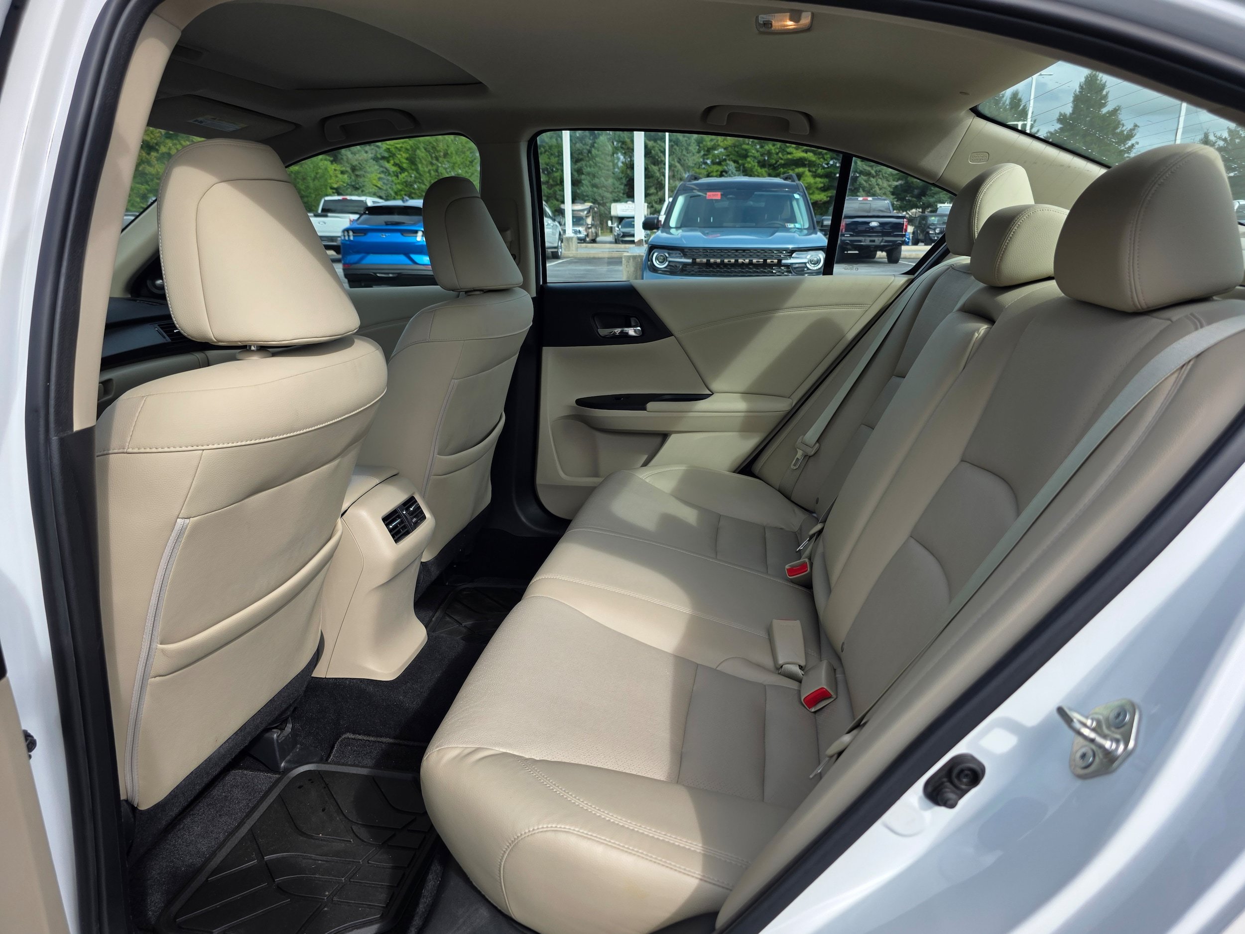 Used 2015 Honda Accord EX-L image 10