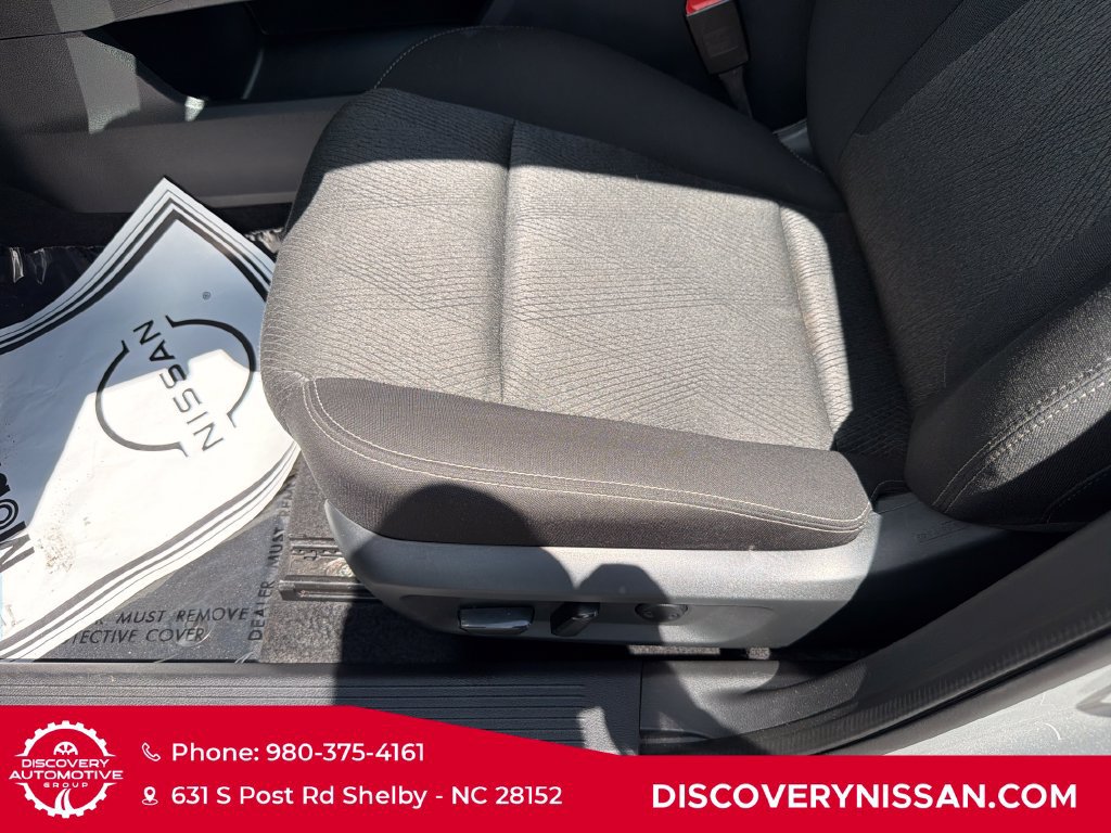 Certified 2025 Nissan Rogue SV AWD/4WD image 12