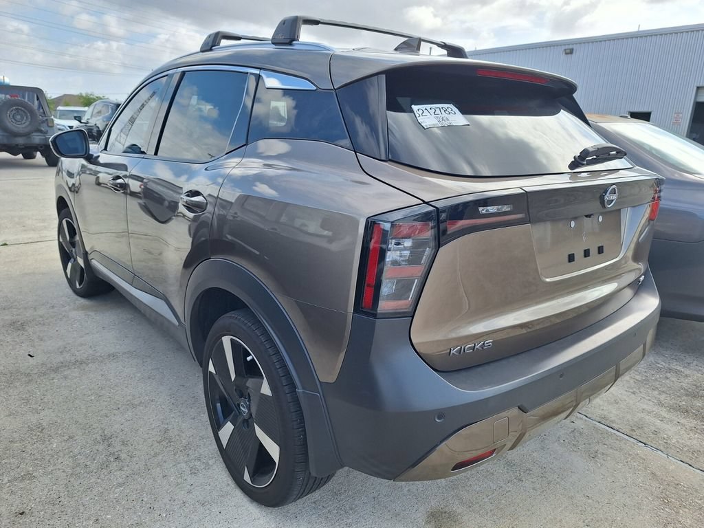 Used 2025 Nissan Kicks SR w/ SR Premium Package FWD image 6