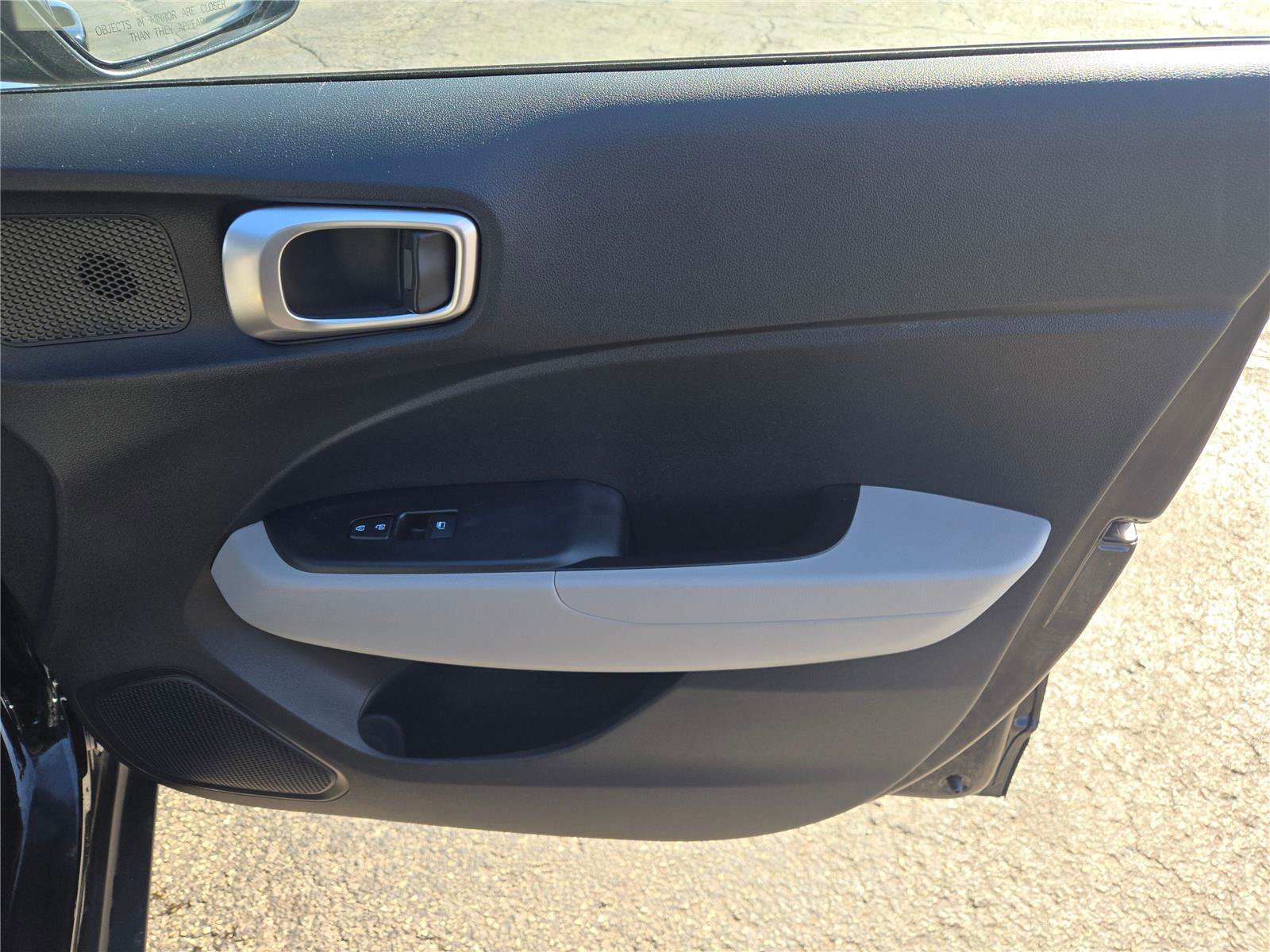 Used 2025 Hyundai Venue SEL image 6