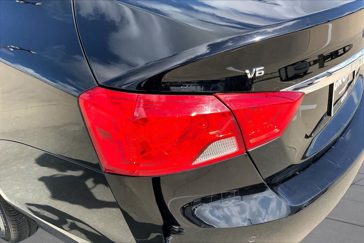Certified 2018 Chevrolet Impala Premier FWD image 27