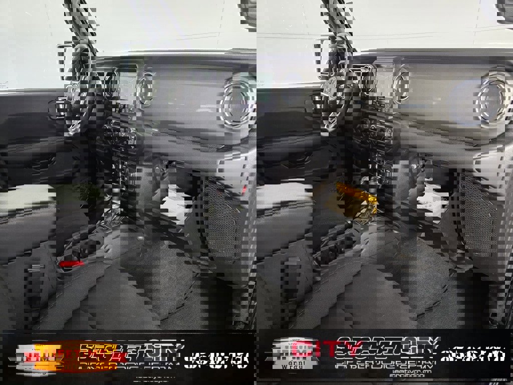 Used 2023 Jeep Wrangler Sahara image 30