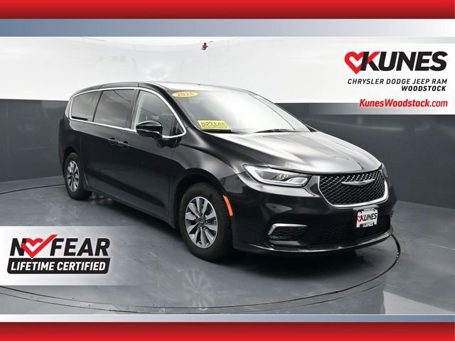 Used 2024 Chrysler Pacifica Select