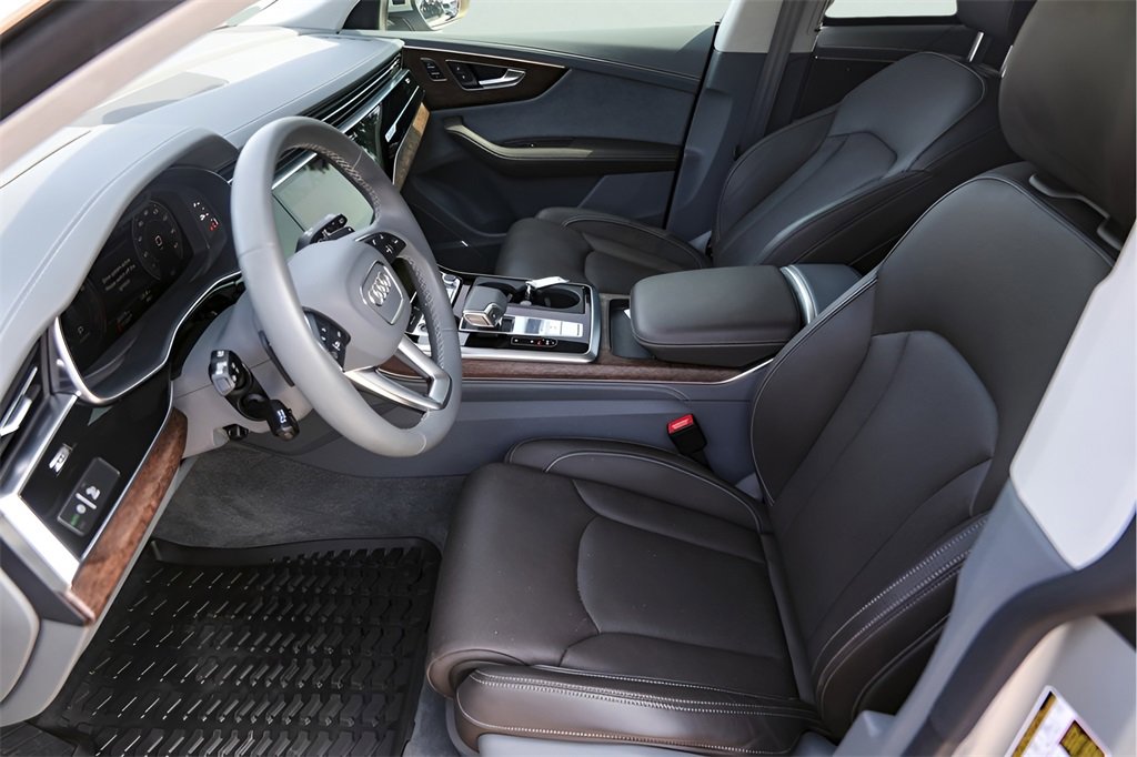 Used 2024 Audi Q8 Prestige image 12