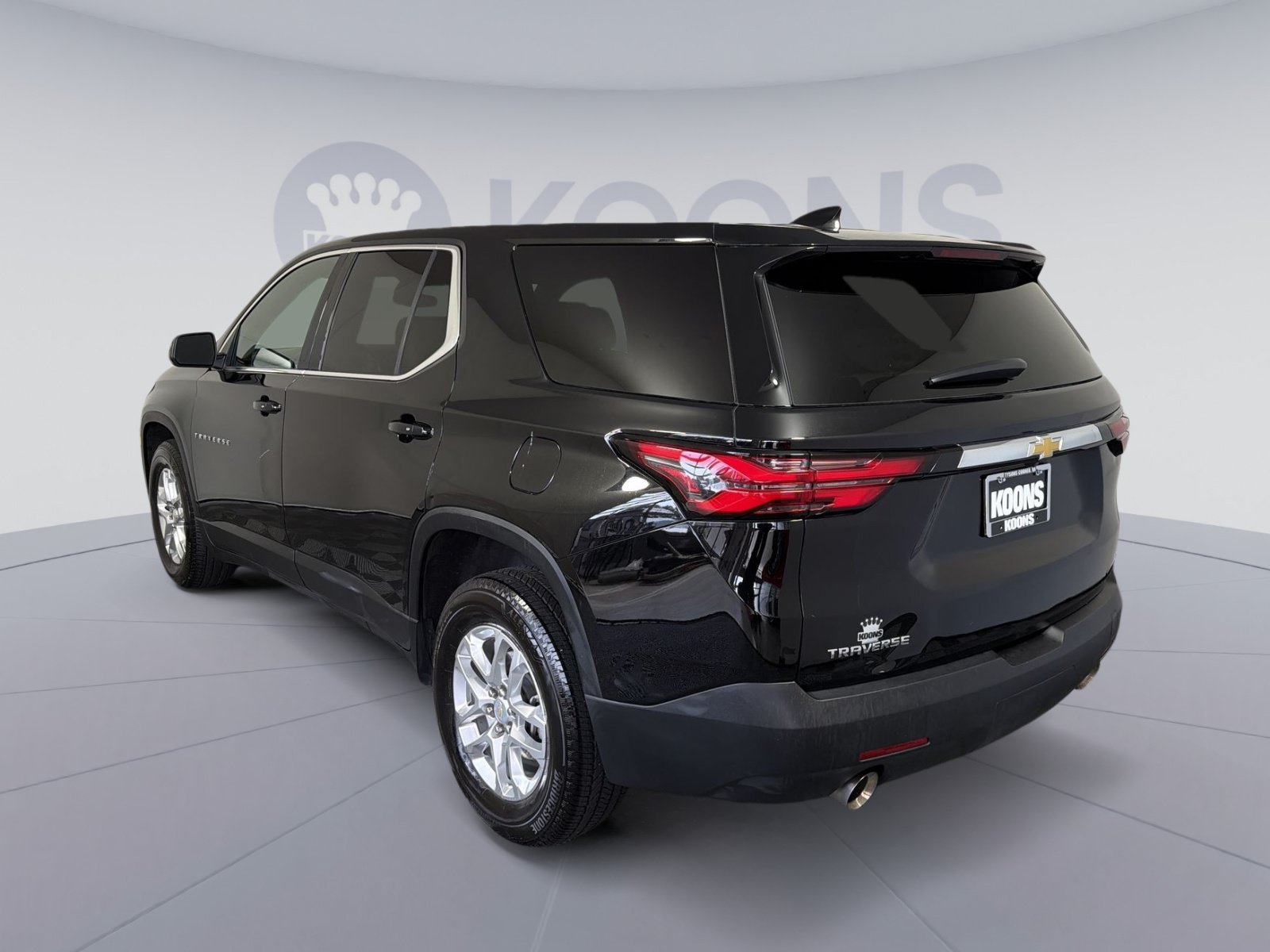 Used 2022 Chevrolet Traverse LS FWD image 4