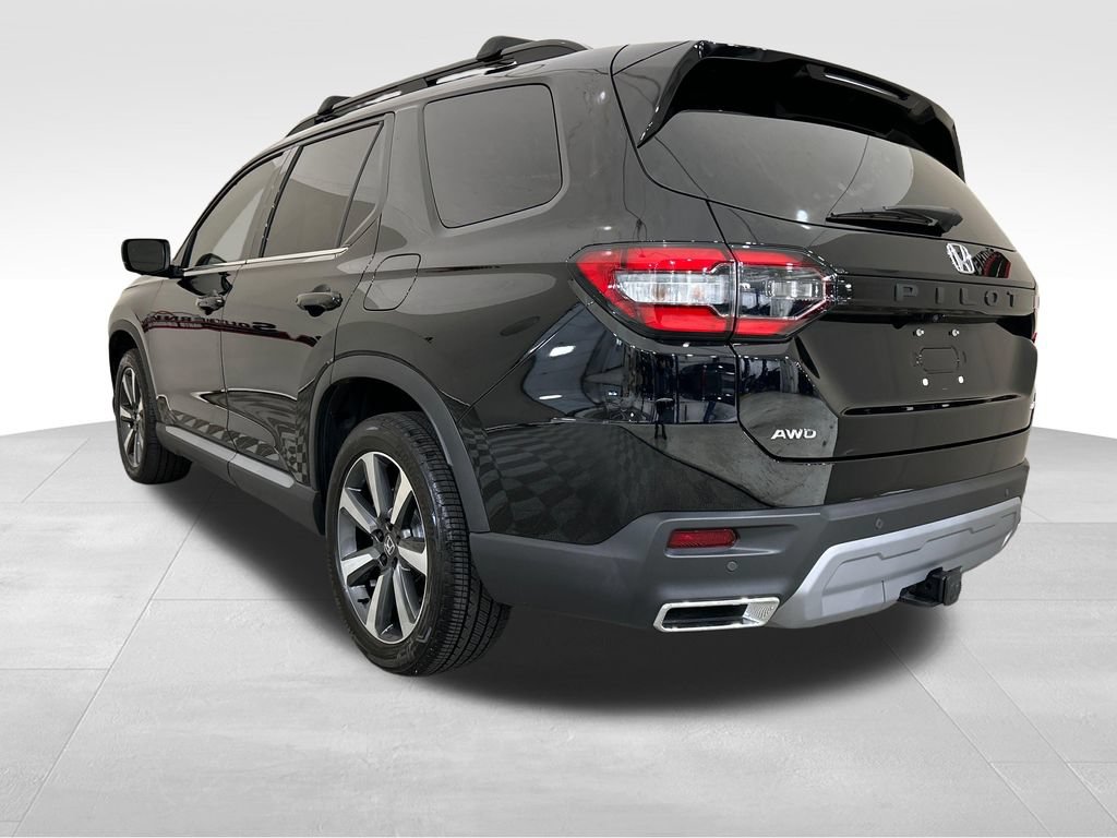 Used 2025 Honda Pilot Elite image 3