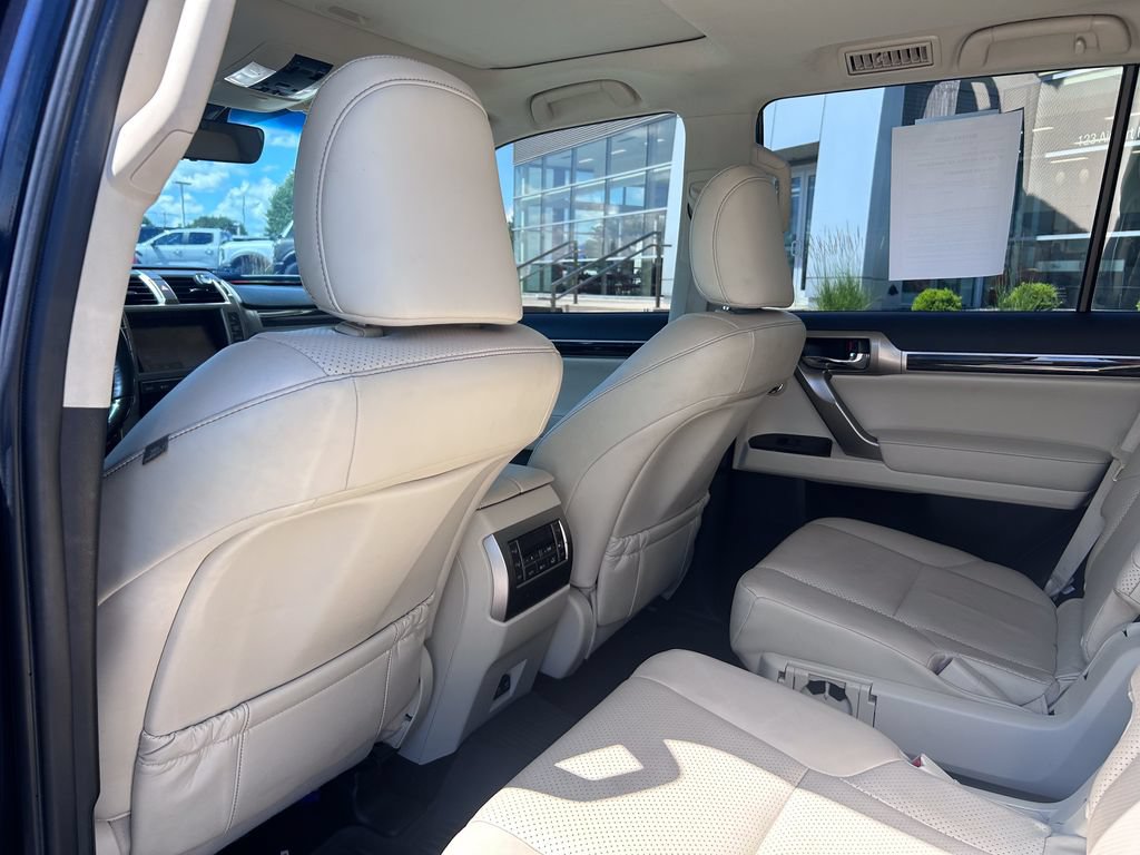 Used 2021 Lexus GX 460 Luxury w/ Sport Design Package AWD/4WD image 14