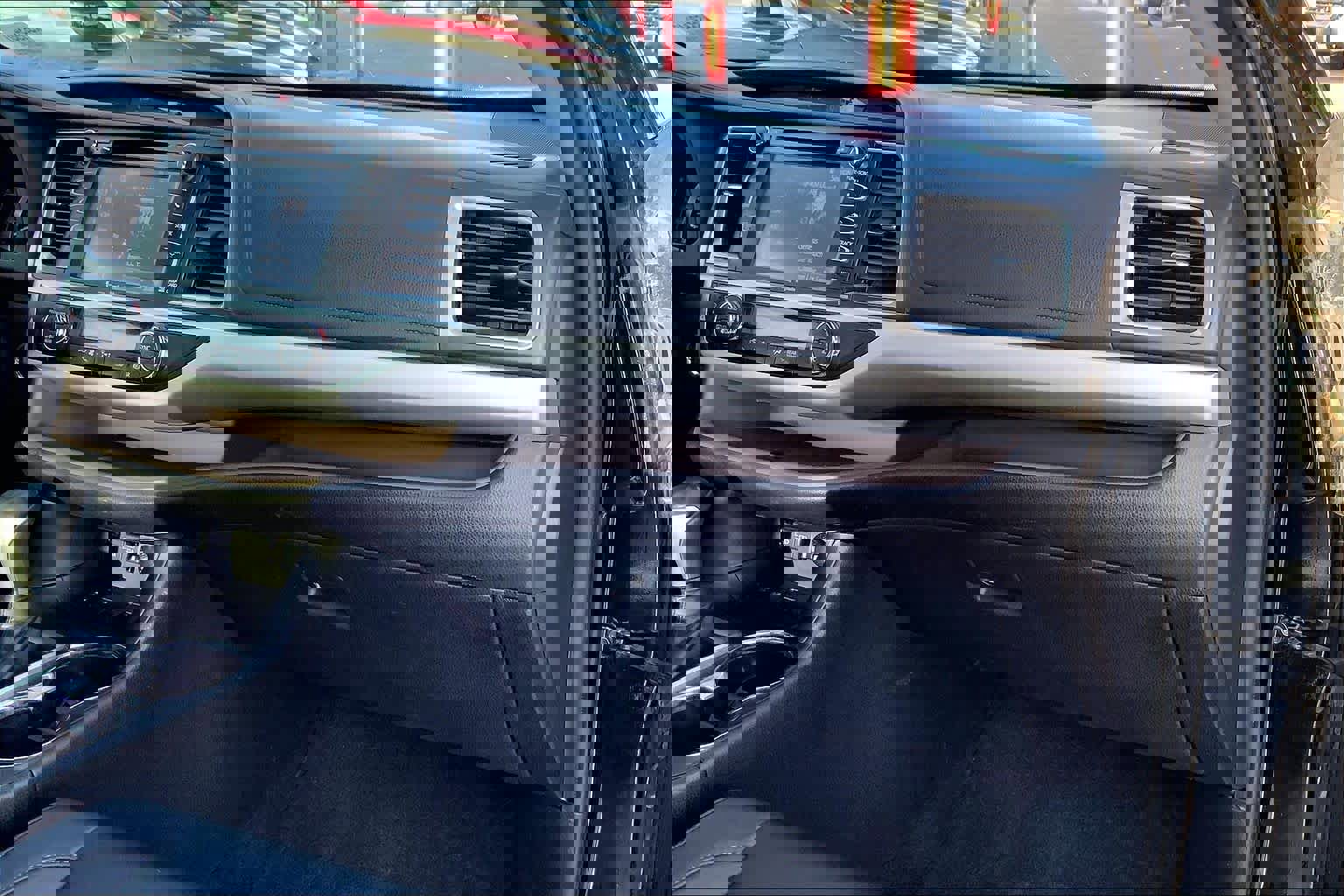 Used 2019 Toyota Highlander XLE image 19