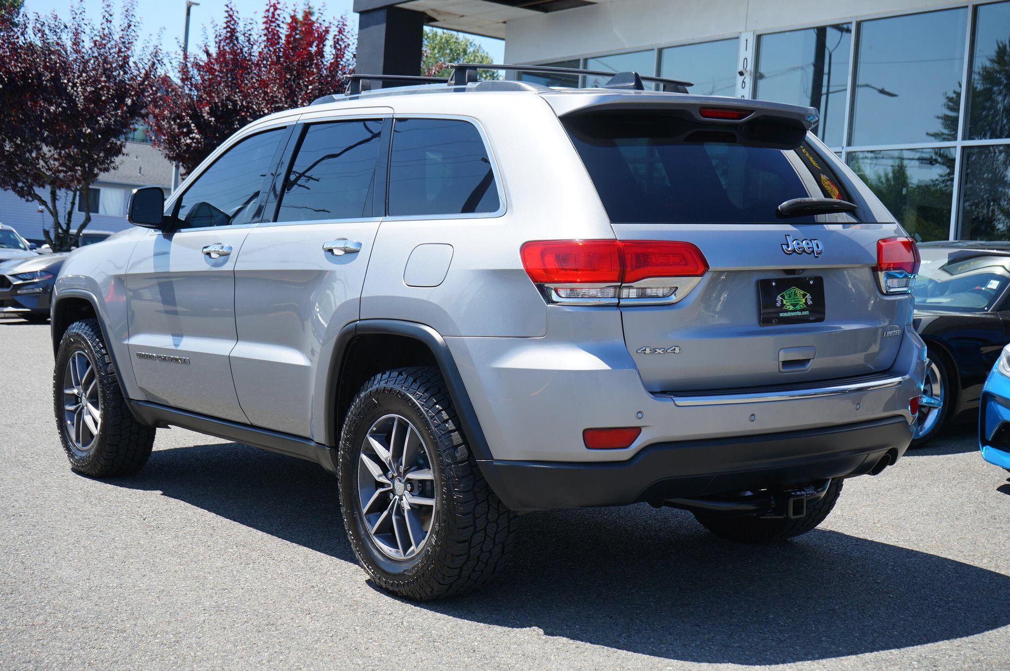 Used 2017 Jeep Grand Cherokee Limited w/ Luxury Group II AWD/4WD image 3