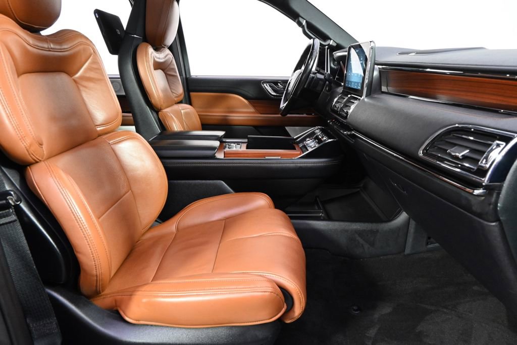 Used 2021 Lincoln Navigator Reserve AWD/4WD image 16