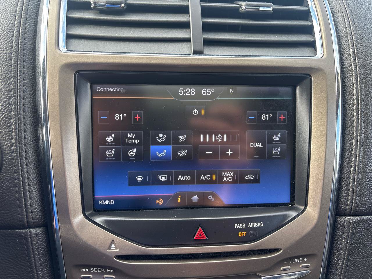 Used 2013 Lincoln MKX AWD image 22