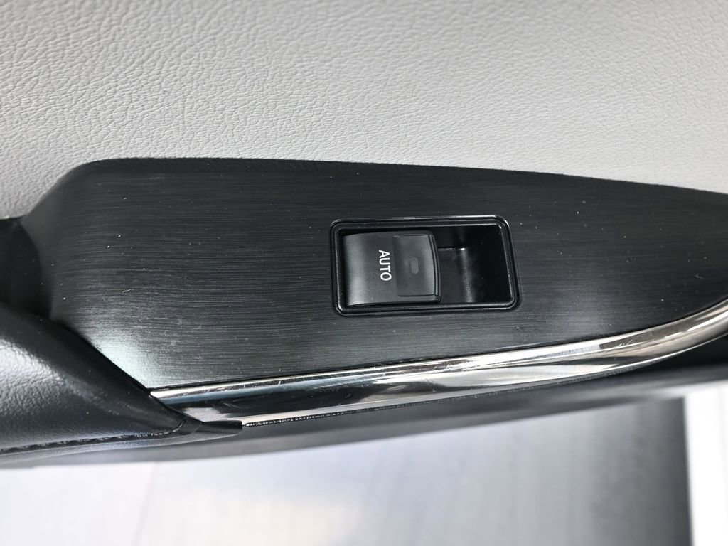 Used 2016 Toyota Avalon XLE Premium image 15