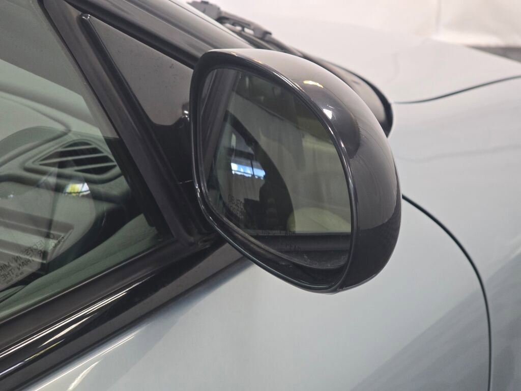 Used 2003 Chrysler Sebring Limited image 71