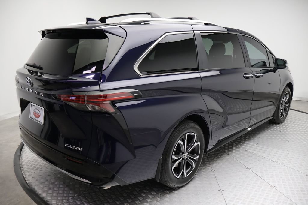 Certified 2025 Toyota Sienna Platinum image 8