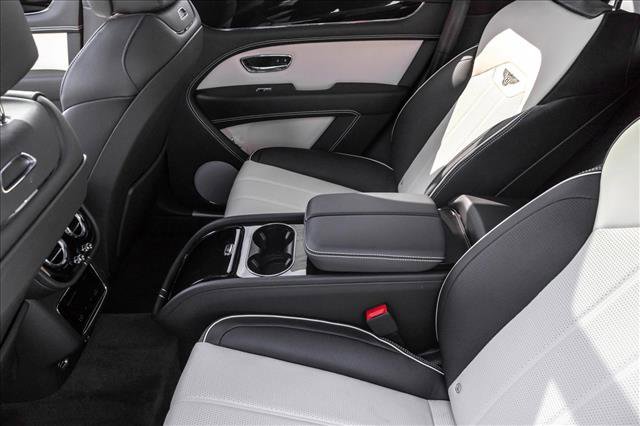 Used 2023 Bentley Bentayga image 25
