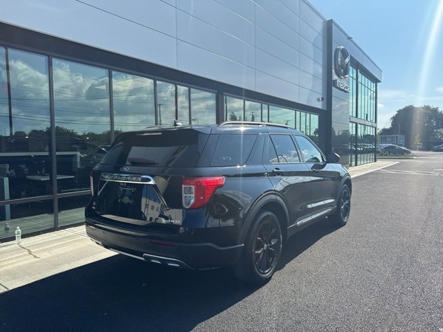 Used 2023 Ford Explorer XLT w/ Equipment Group 202A image 3