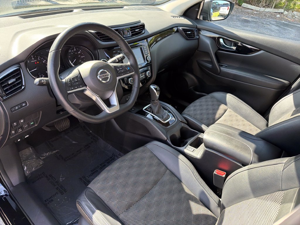 Used 2022 Nissan Rogue Sport SV w/ Technology Package AWD/4WD image 14