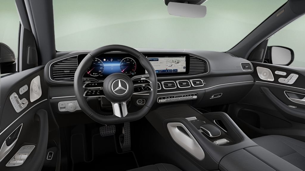 Used 2025 Mercedes-Benz GLS 450 4MATIC image 2
