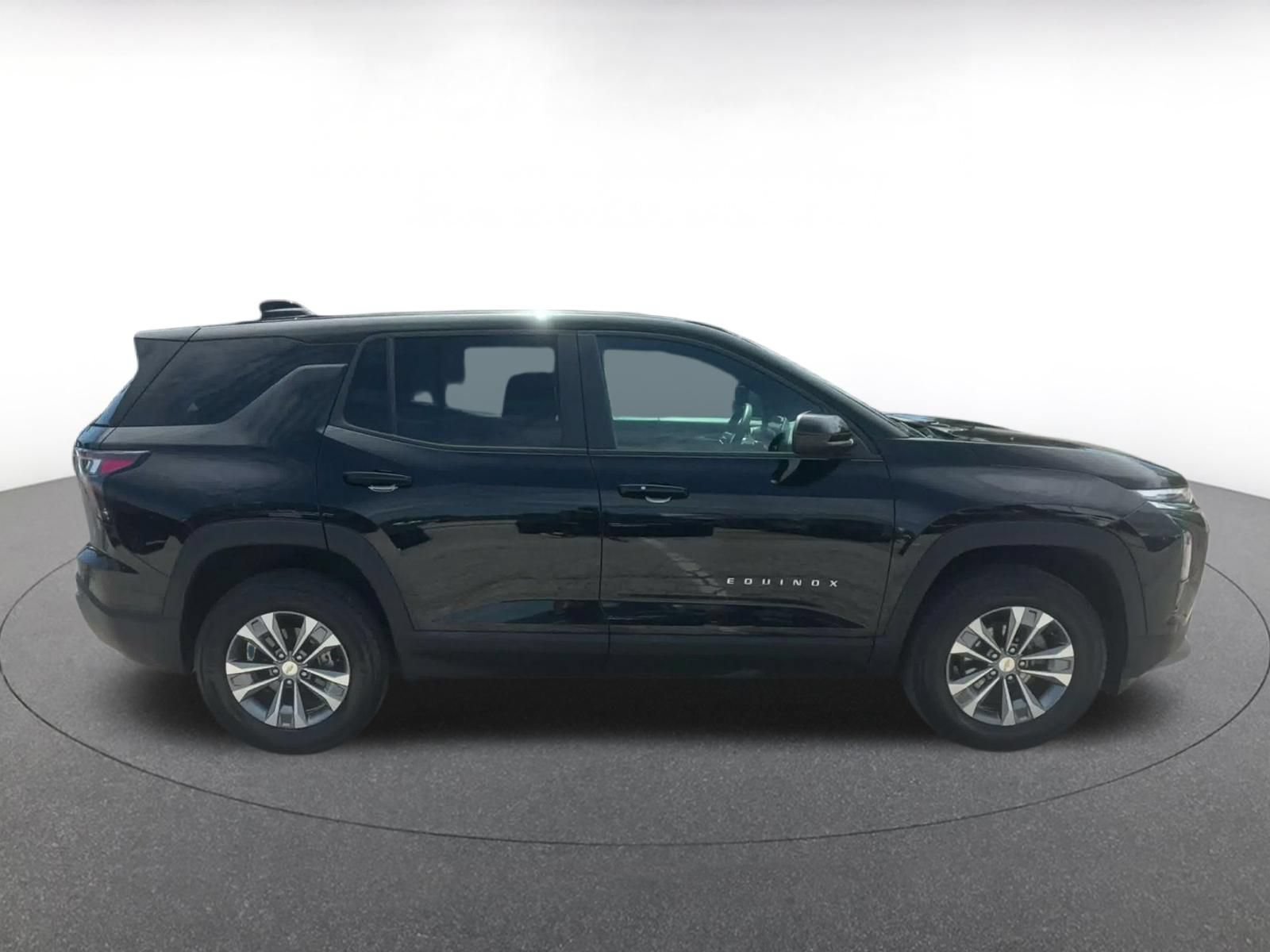 Used 2025 Chevrolet Equinox LT FWD image 16