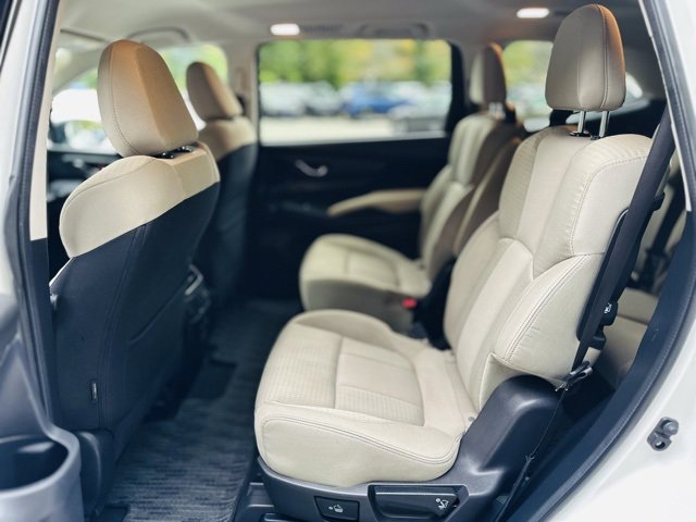 Used 2024 Subaru Ascent Premium w/ Convenience Package image 20