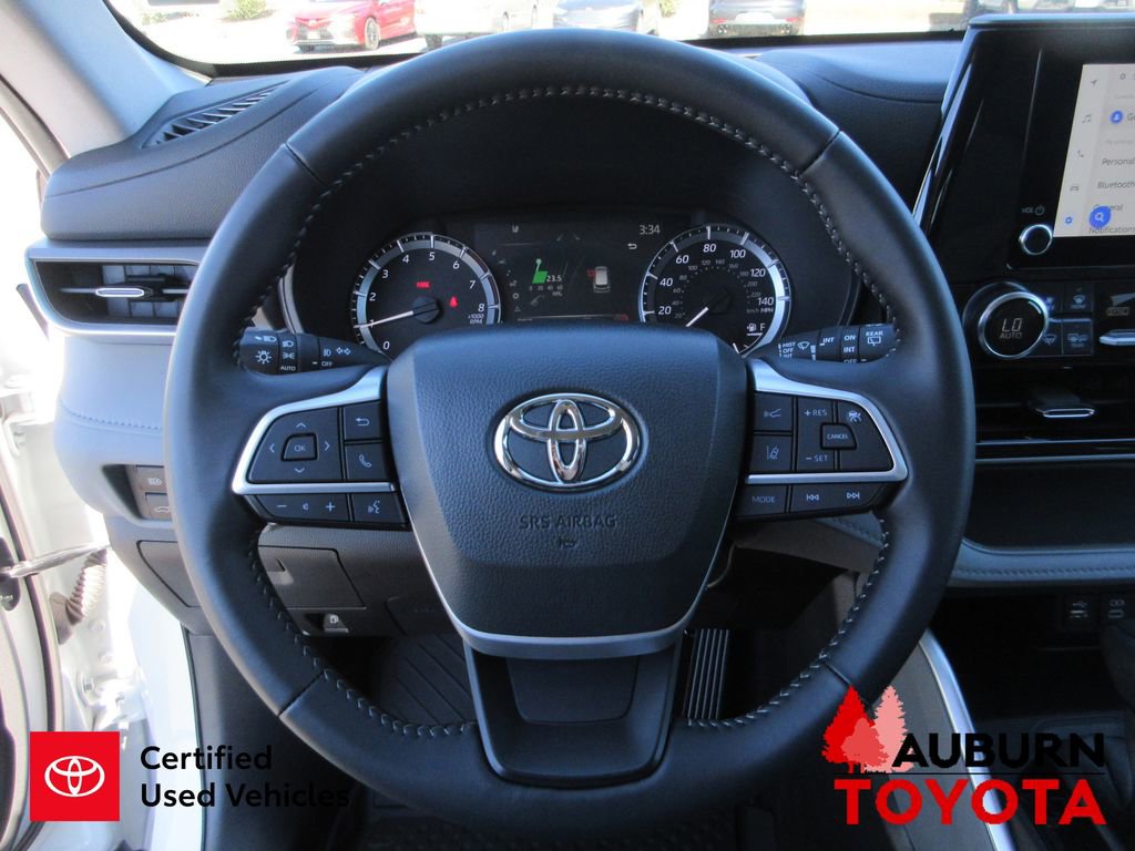 Certified 2025 Toyota Highlander LE image 12