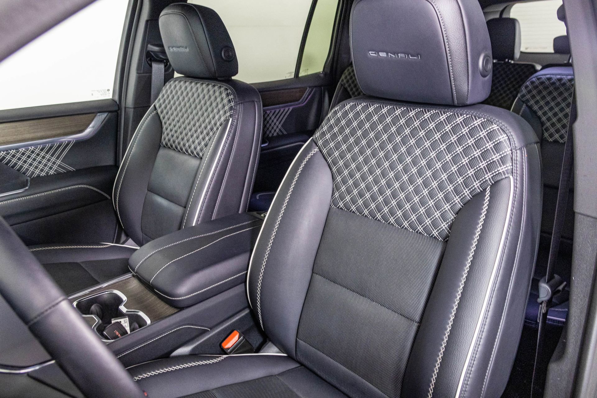 Used 2024 GMC Acadia Denali image 19