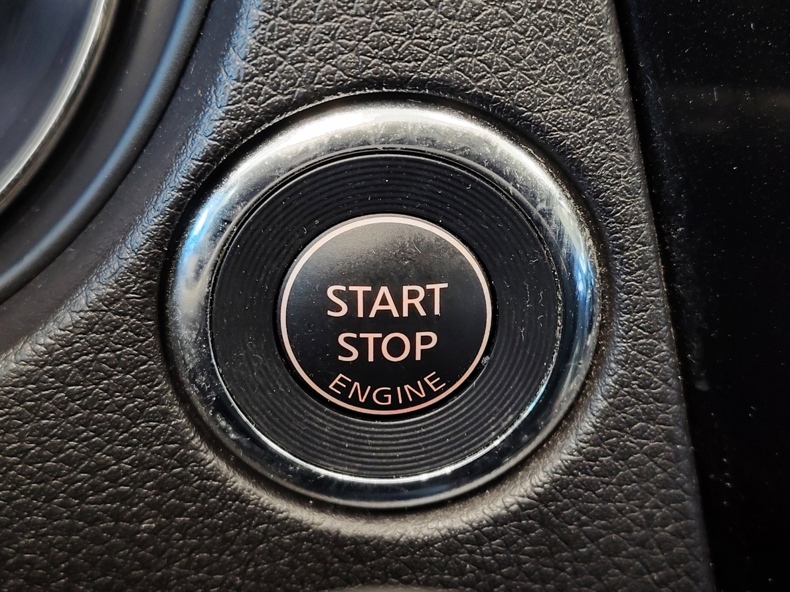 Used 2020 Nissan Rogue SV image 34