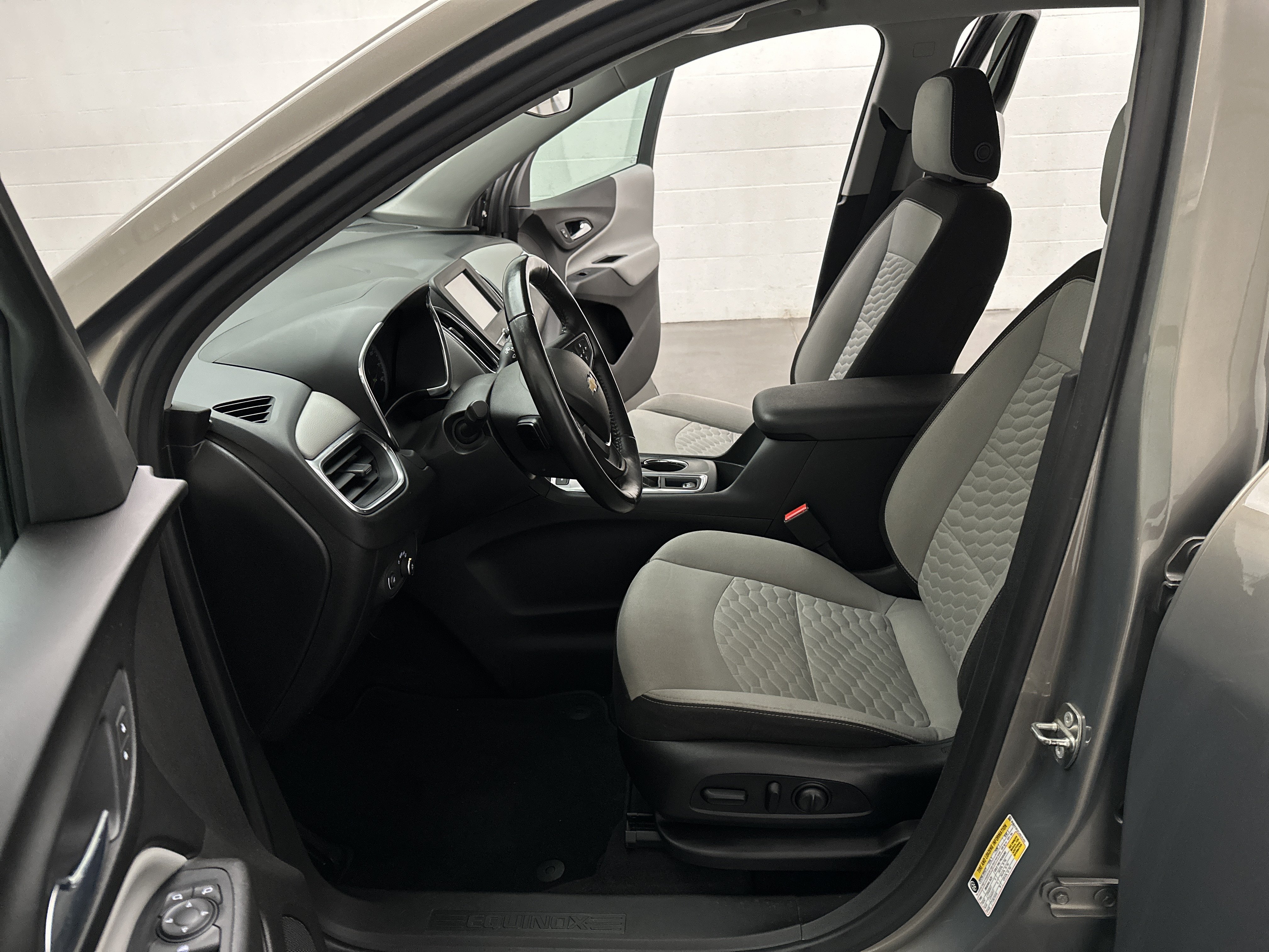 Used 2018 Chevrolet Equinox LT AWD/4WD image 18