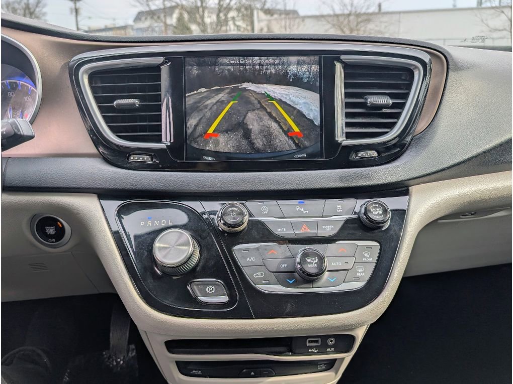 Used 2018 Chrysler Pacifica Touring-L Plus FWD image 29