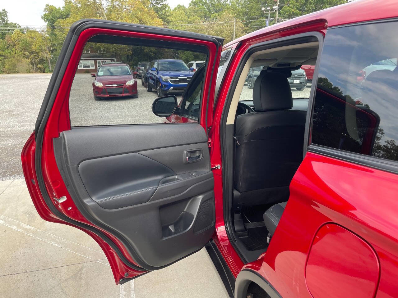 Used 2020 Mitsubishi Outlander SE image 24