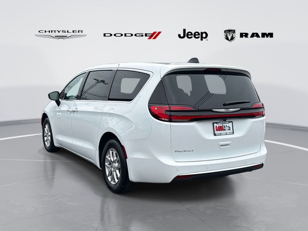 New 2026 Chrysler Pacifica Select image 4