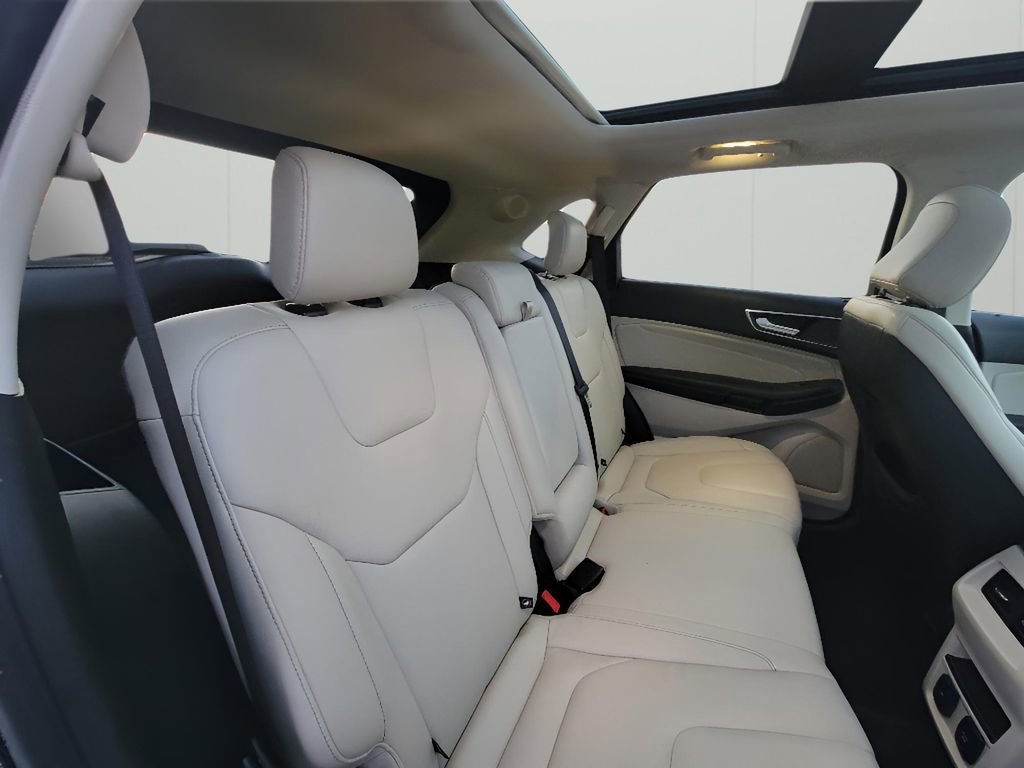 Used 2020 Ford Edge Titanium image 33
