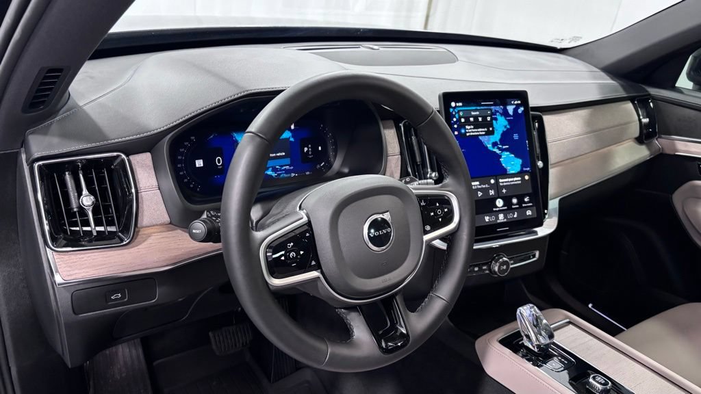 Certified 2025 Volvo XC90 B5 Plus AWD/4WD image 10