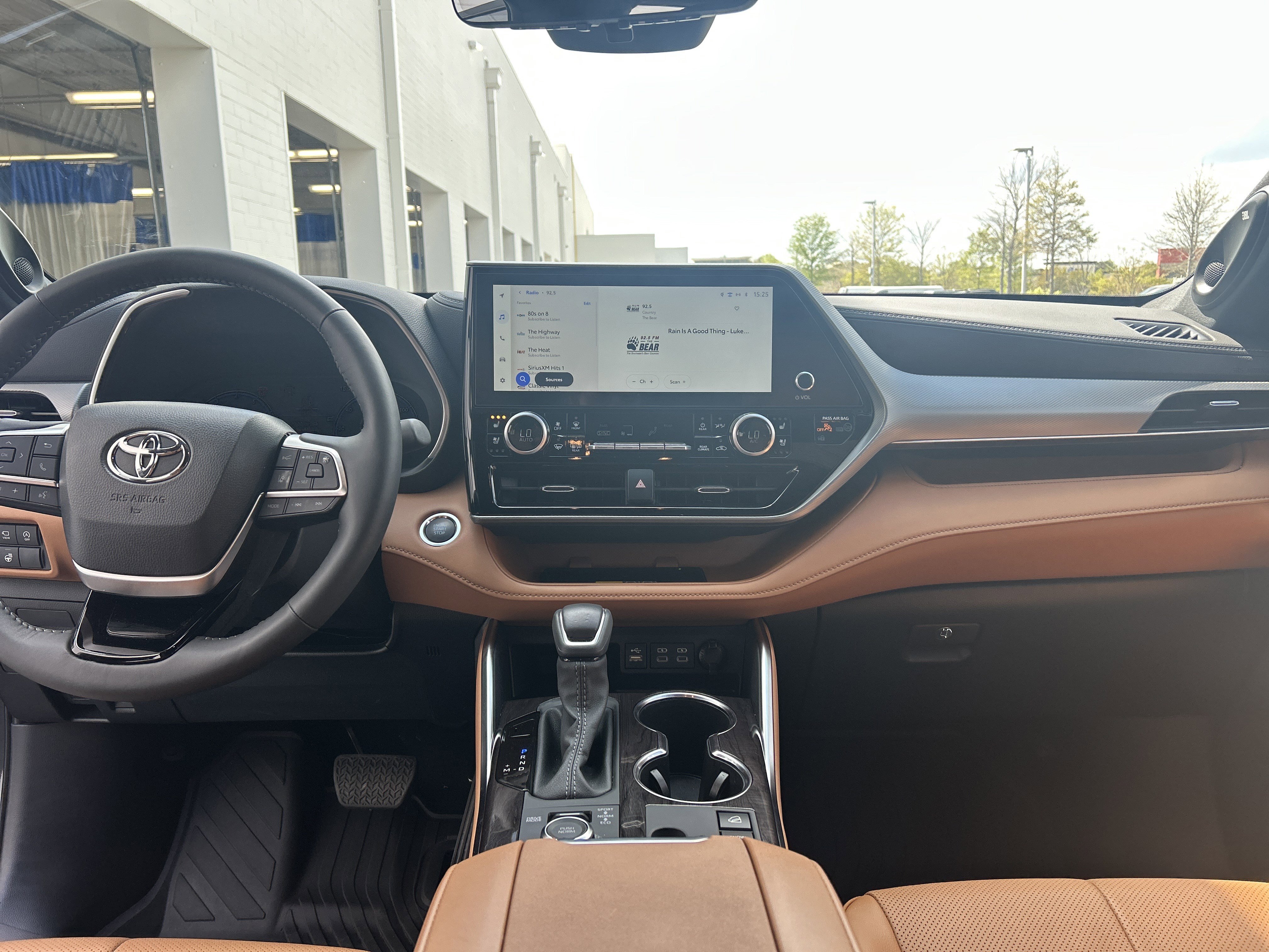 Used 2025 Toyota Highlander Platinum image 28