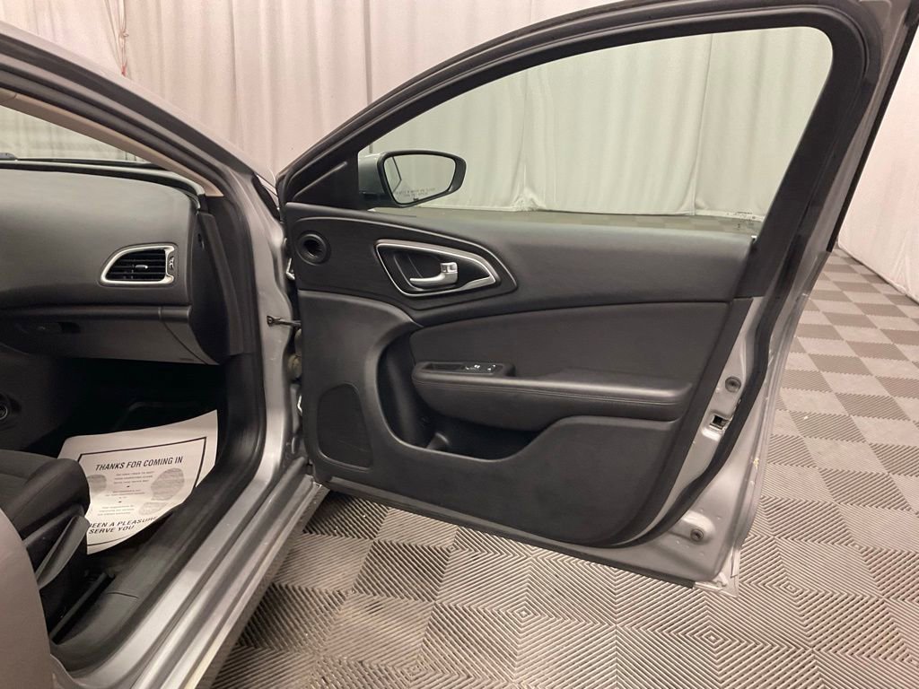 Used 2016 Chrysler 200 Limited image 25