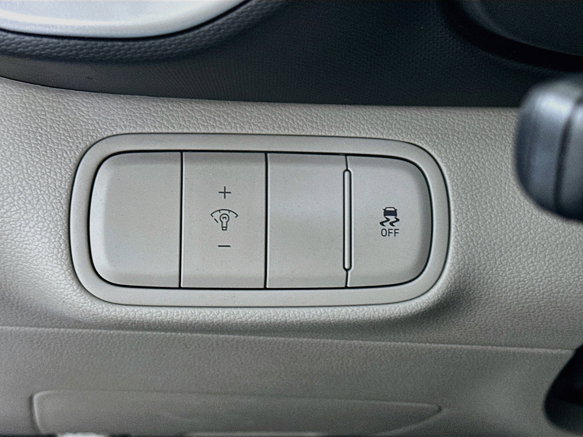 Used 2025 Hyundai Venue SEL FWD image 17