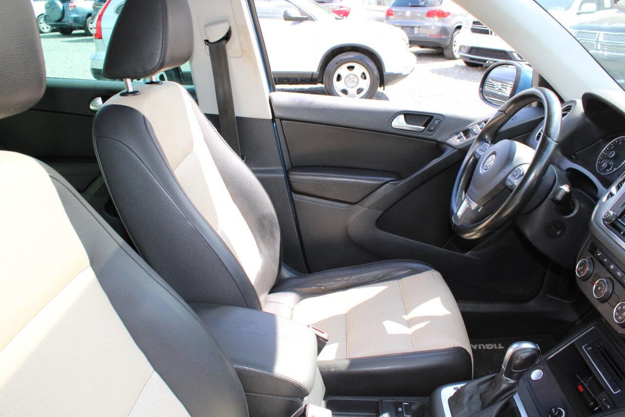 Used 2017 Volkswagen Tiguan Wolfsburg Edition image 11