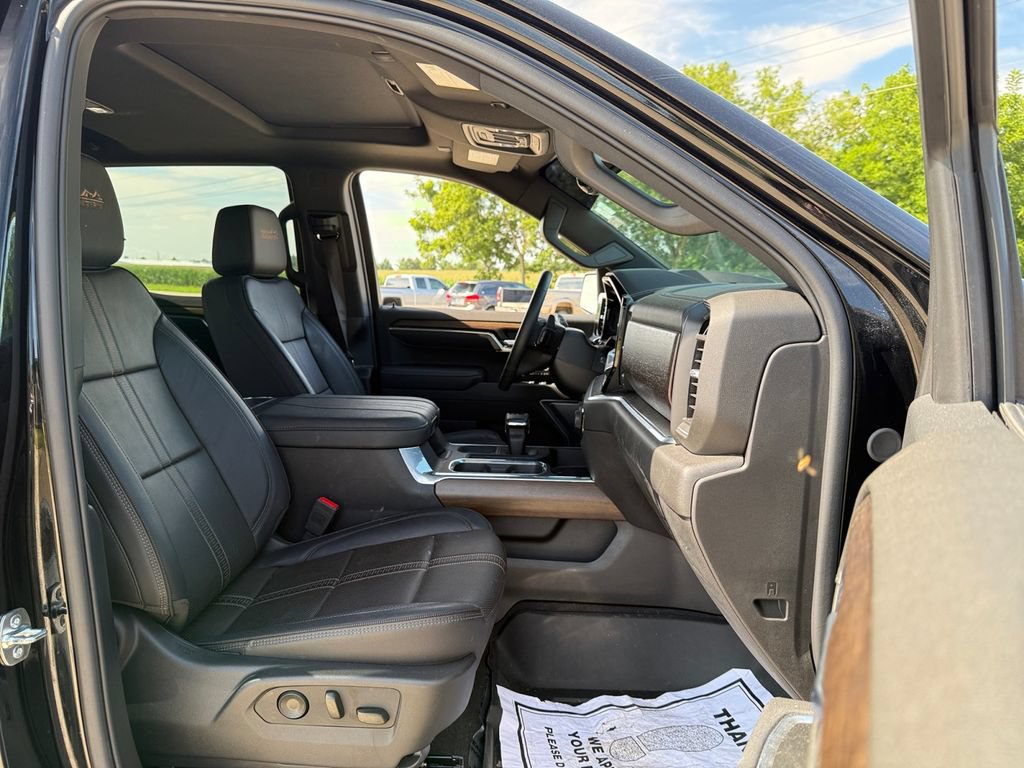 Used 2025 Chevrolet Silverado 1500 High Country w/ Midnight Edition AWD/4WD image 39